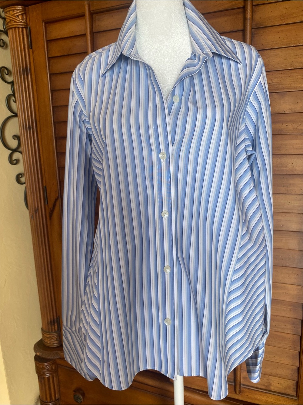 Liz Claiborne Non Iron Blue and White Striped Dress Shirt Size 8